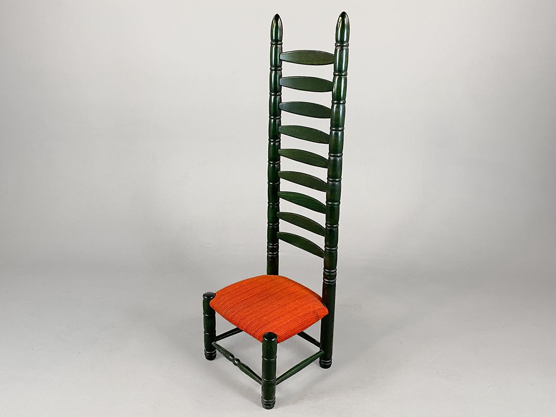 Foto High Back Low Seat Macintosh Style Chair