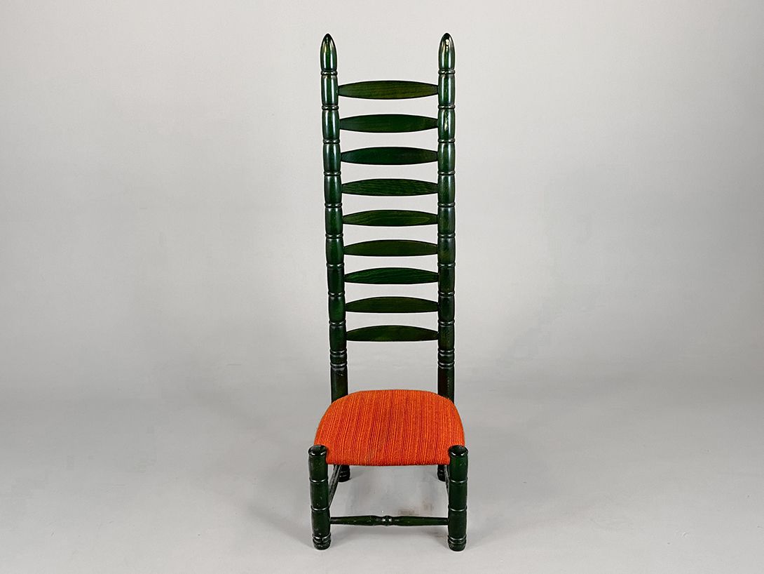 Foto High Back Low Seat Macintosh Style Chair