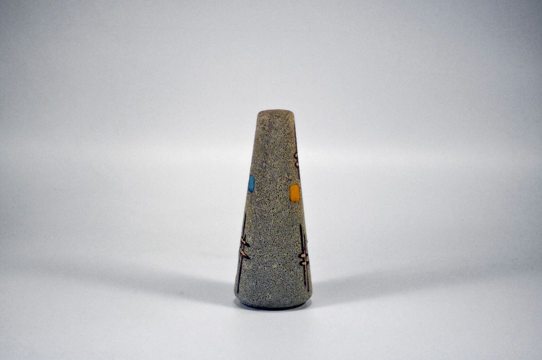 Foto Minimalist Design Stone Jug Vase h20 A5