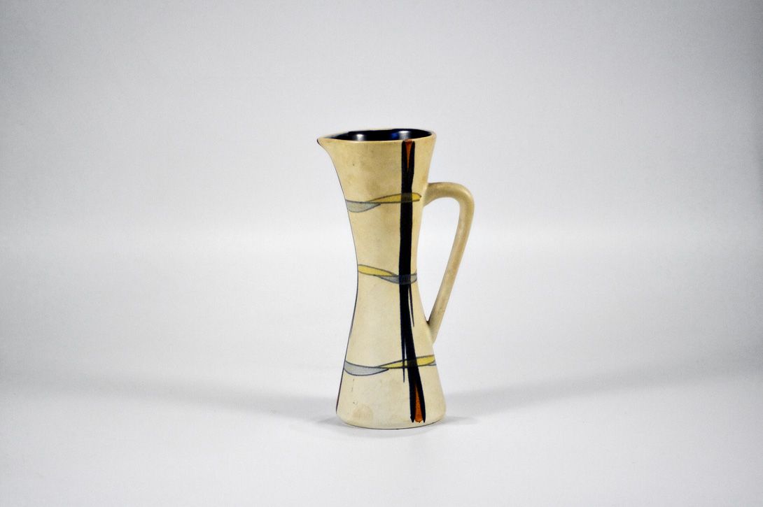 Foto Small Ochre Jug Vase h23 B4