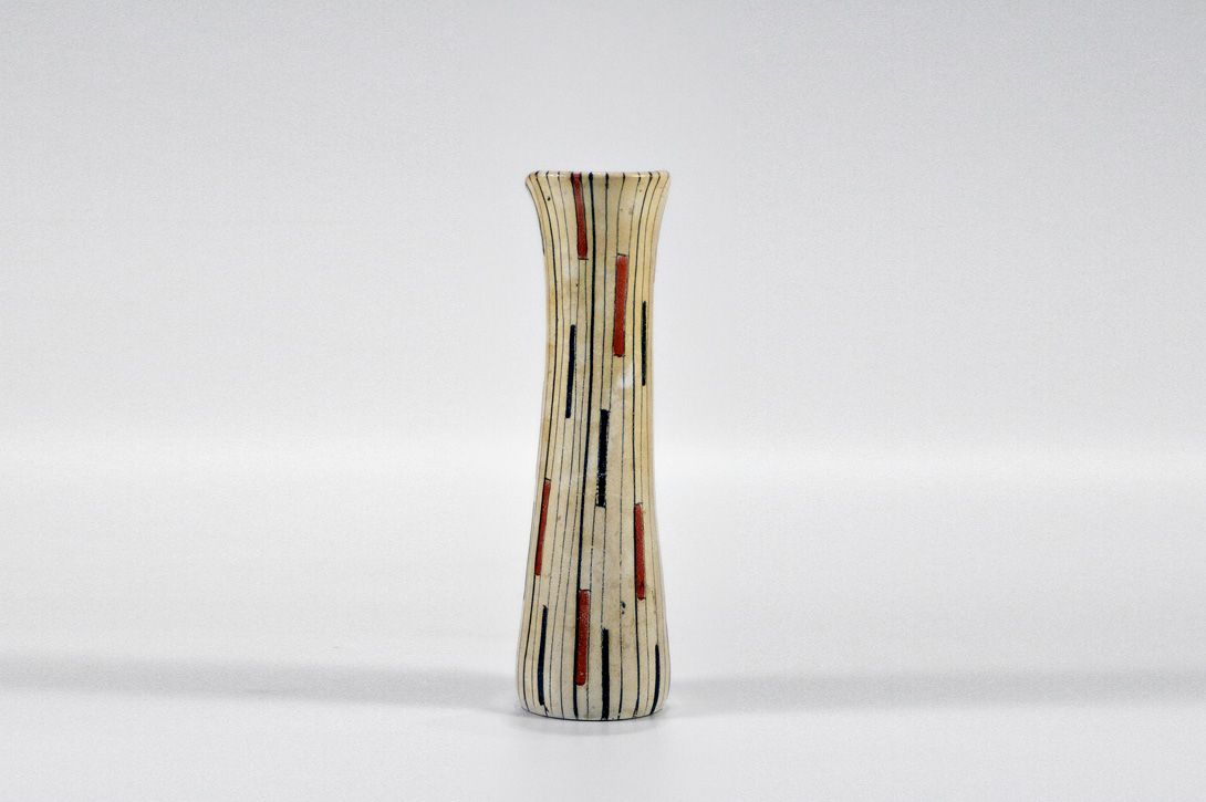 Foto Red and Black Striped Jug Vase in White h31 B4
