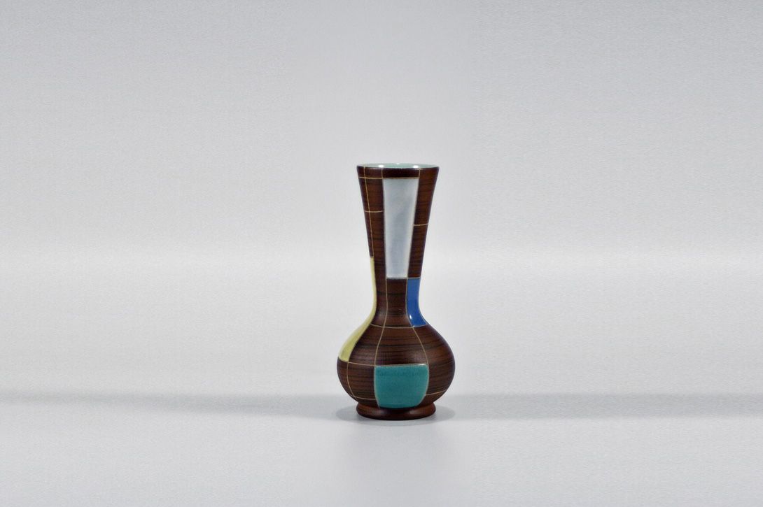 Foto Brown Ceramic Vase with Checkered Design h22 A6