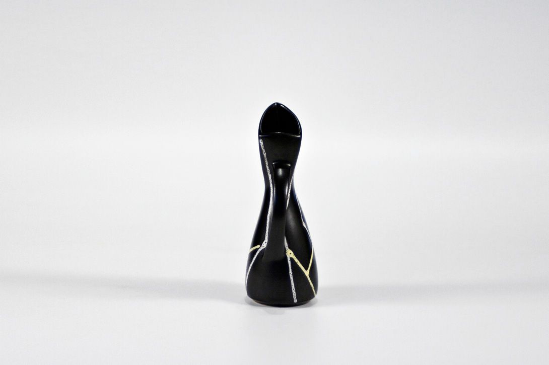 Foto Cracked Design Matte Black Jug Vase h18 B6