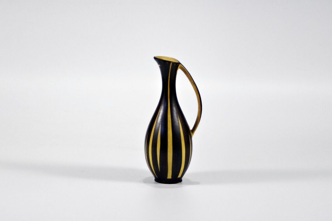 Foto Matte Black and Yellow Striped Jug Vase h19 B6