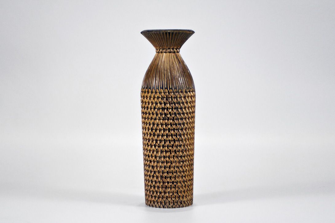 Foto Carved Wooden Candle Holder