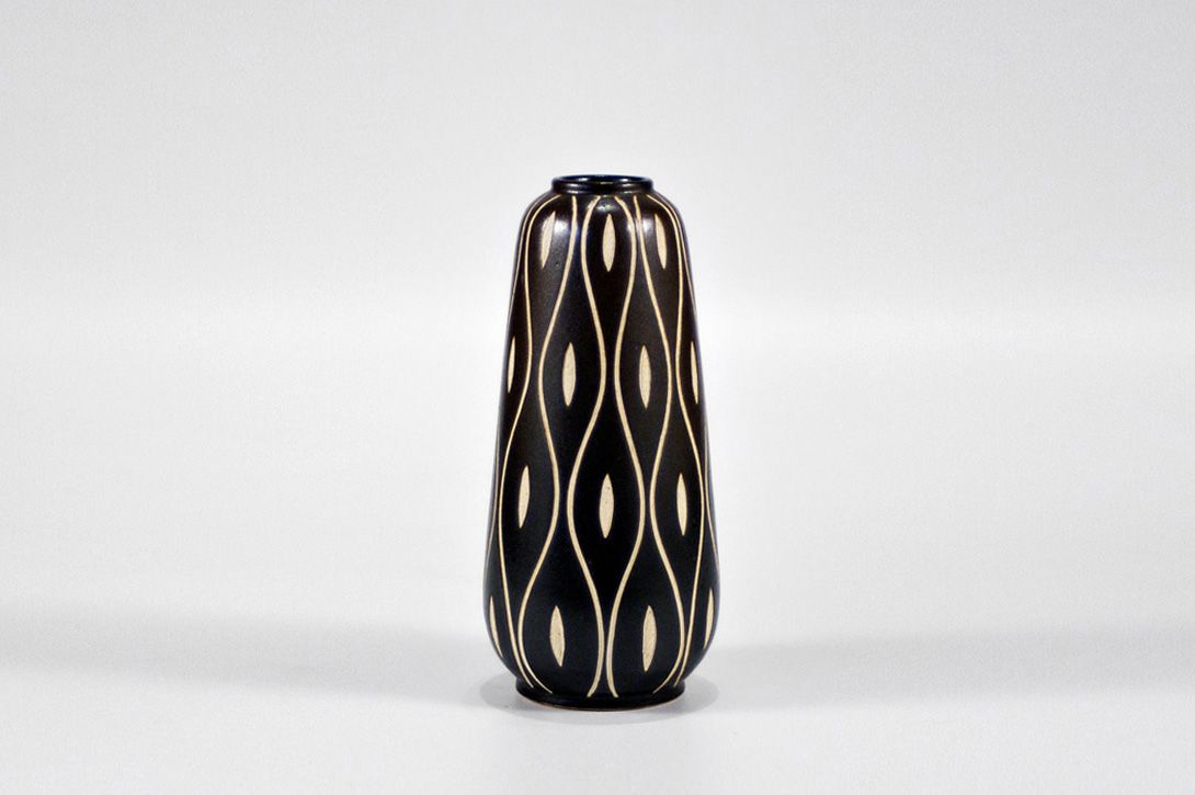 Foto Black Carved Vase h20 B4