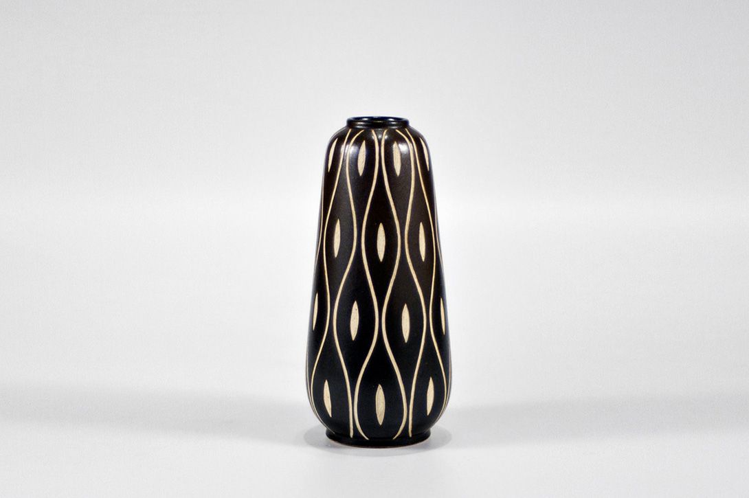 Foto Black Carved Vase h20 B4