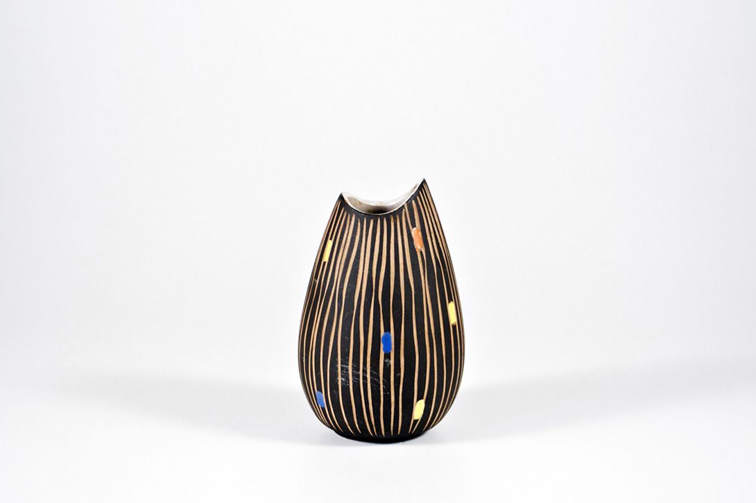 Foto Striped and Dotted Matte Black Vase h17 A6