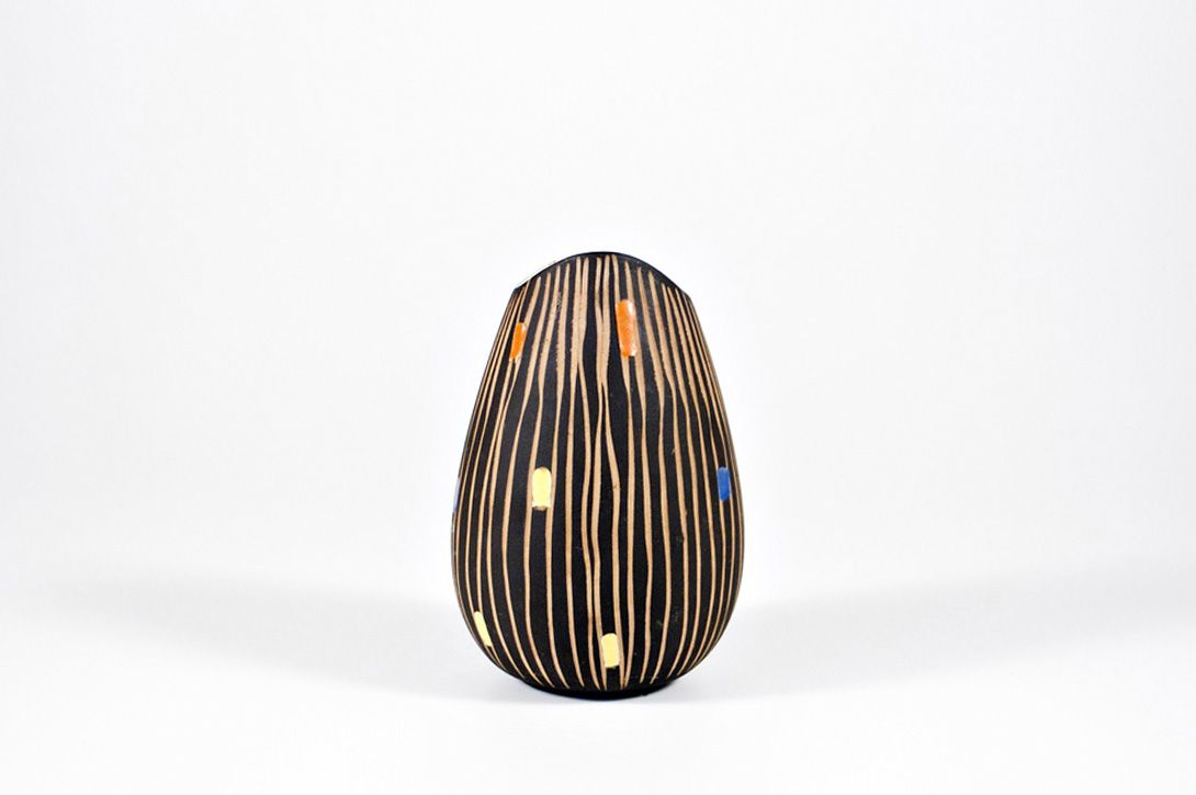 Foto Striped and Dotted Matte Black Vase h17 A6