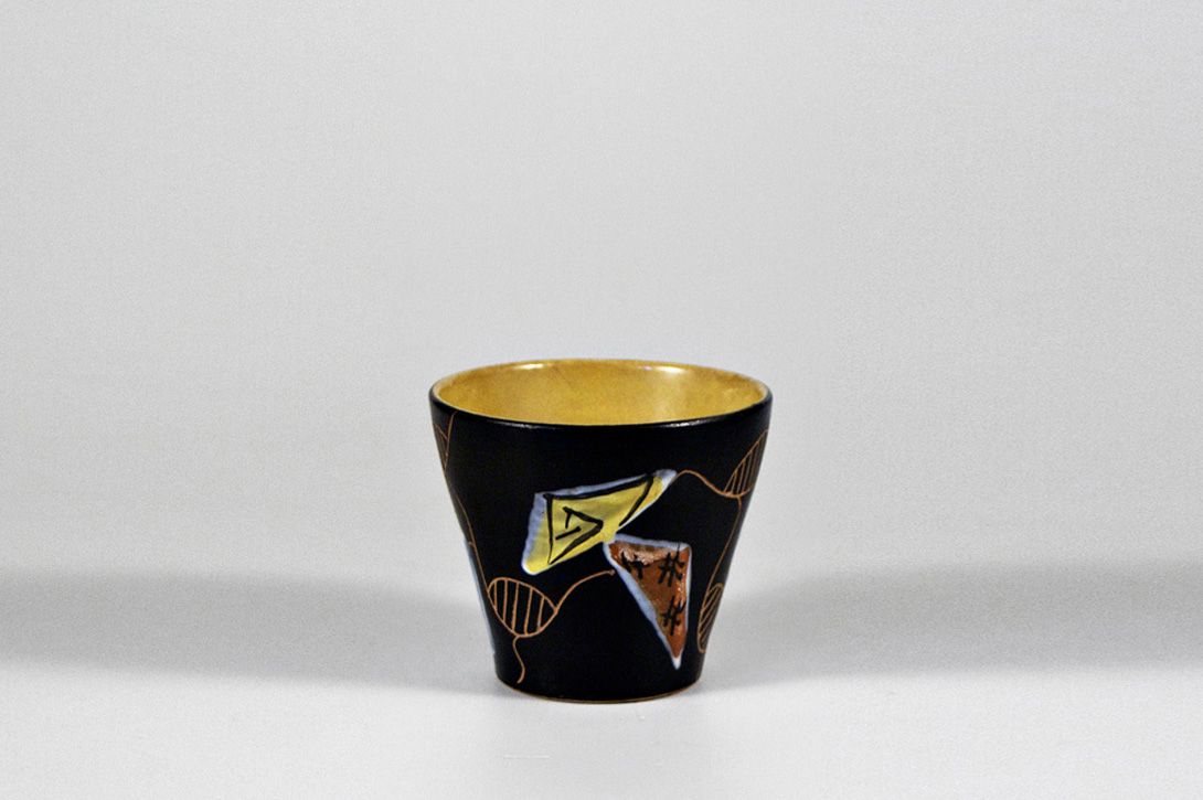 Foto Black and Yellow Ceramic Flower Pot h10 A5