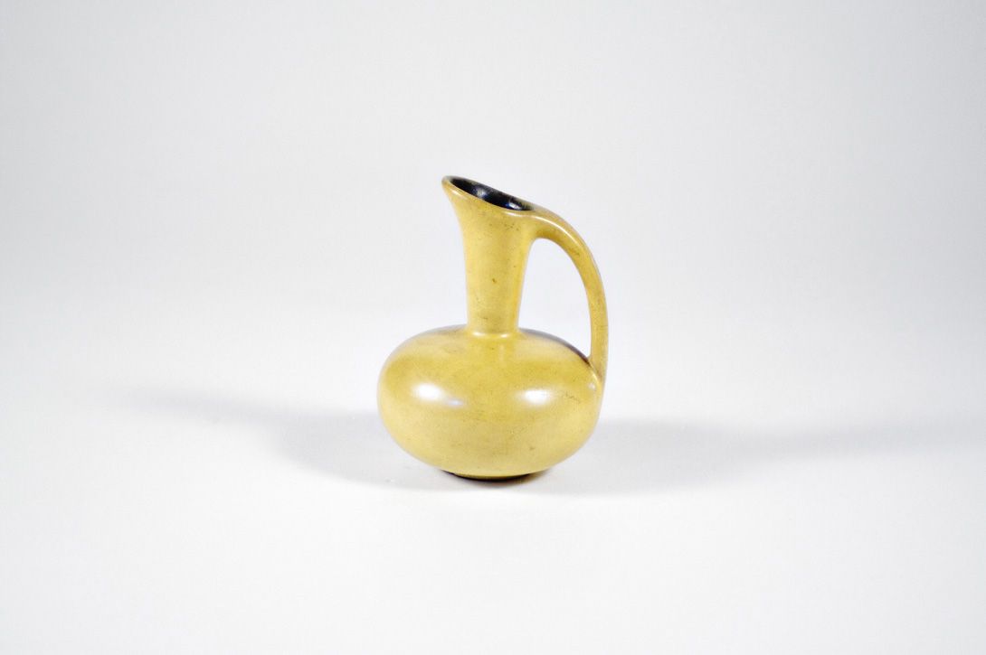 Foto Yellow Ceramic Big Belly Jug Vase h10 B5