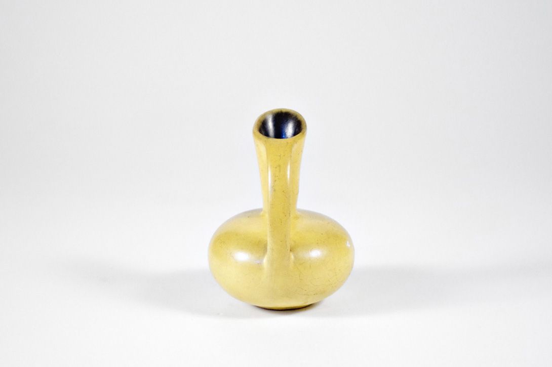 Foto Yellow Ceramic Big Belly Jug Vase h10 B5