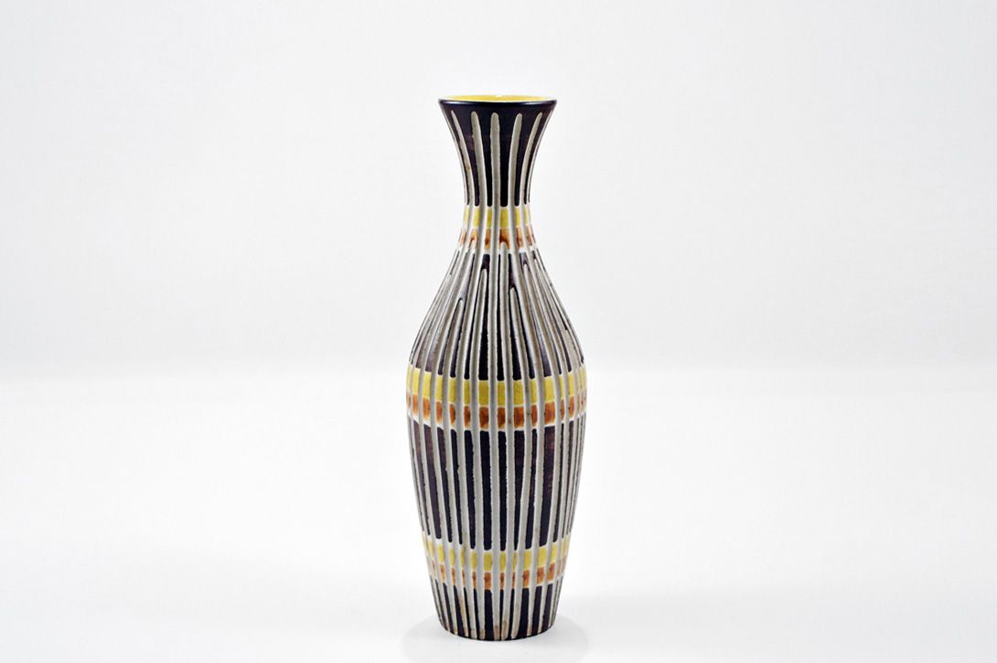 Foto Tall Carved Vase h31 //