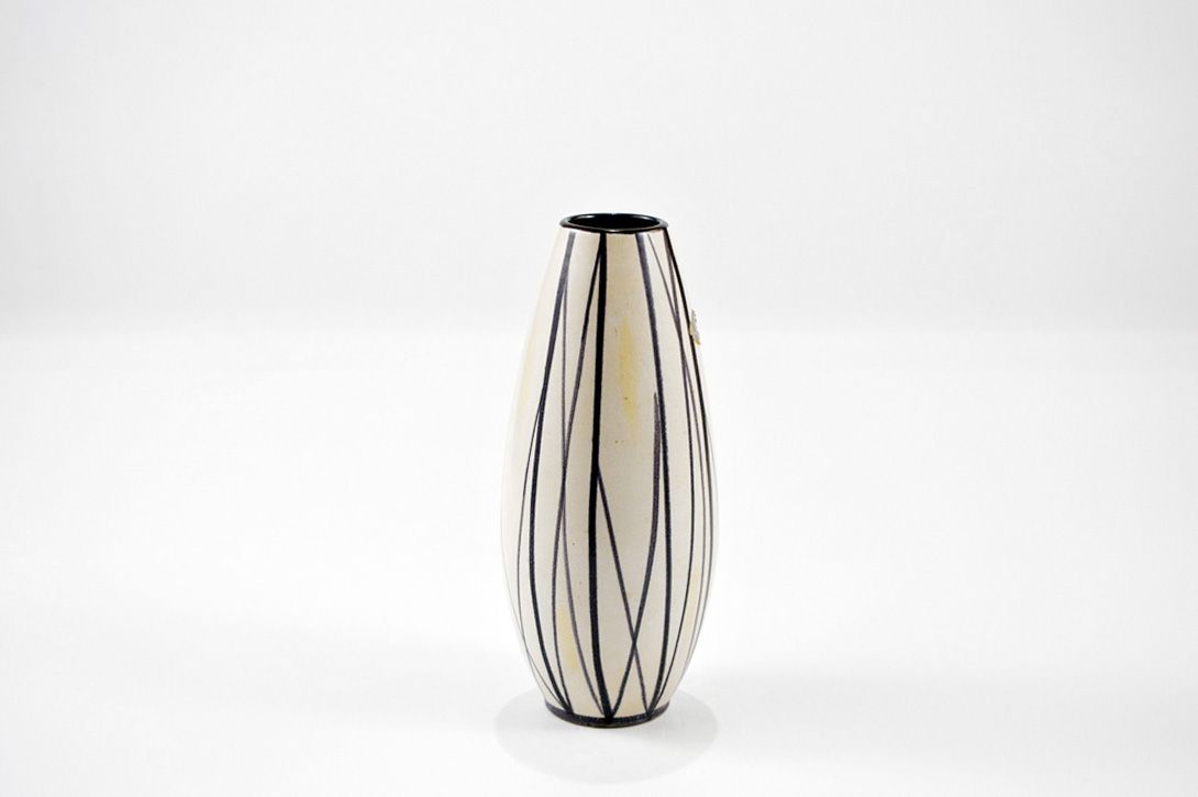 Foto Pale Yellow Vase with Black Stripes h21 A4