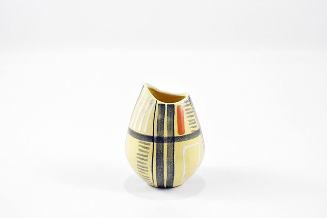 Foto Small Yellow Vase with Modern Stripes h13 B5