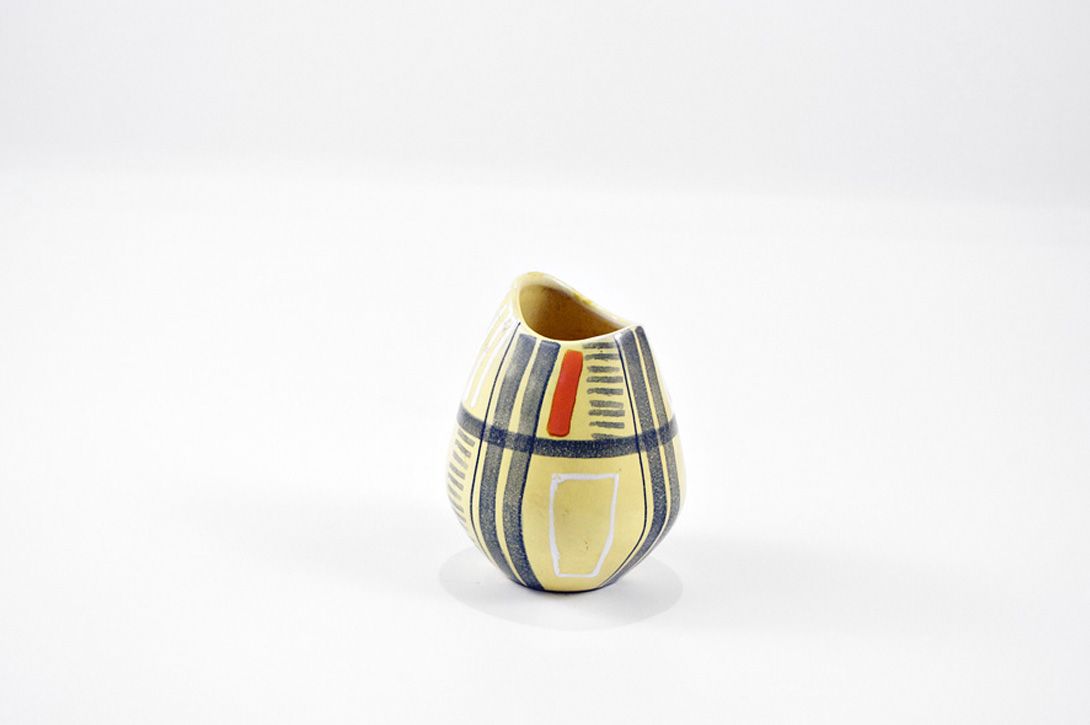 Foto Small Yellow Vase with Modern Stripes h13 B5