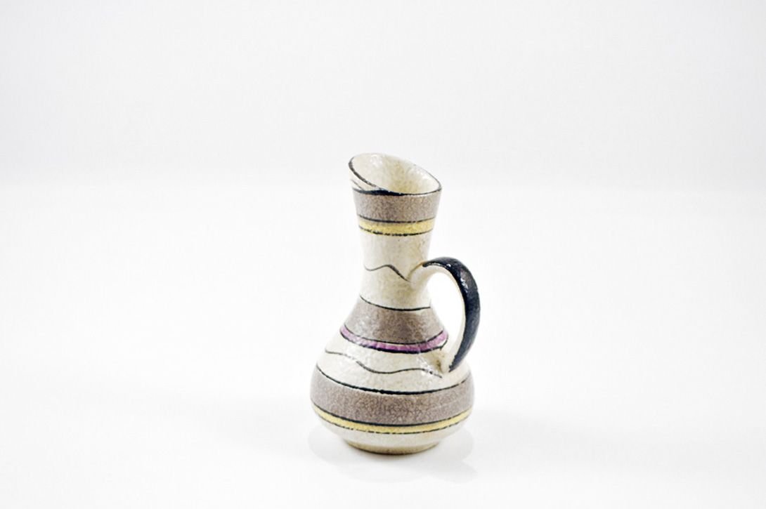 Foto Horizontal Wavy Lines Ceramic Jug Vase h18 B5