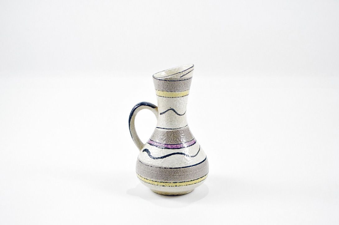 Foto Horizontal Wavy Lines Ceramic Jug Vase h18 B5