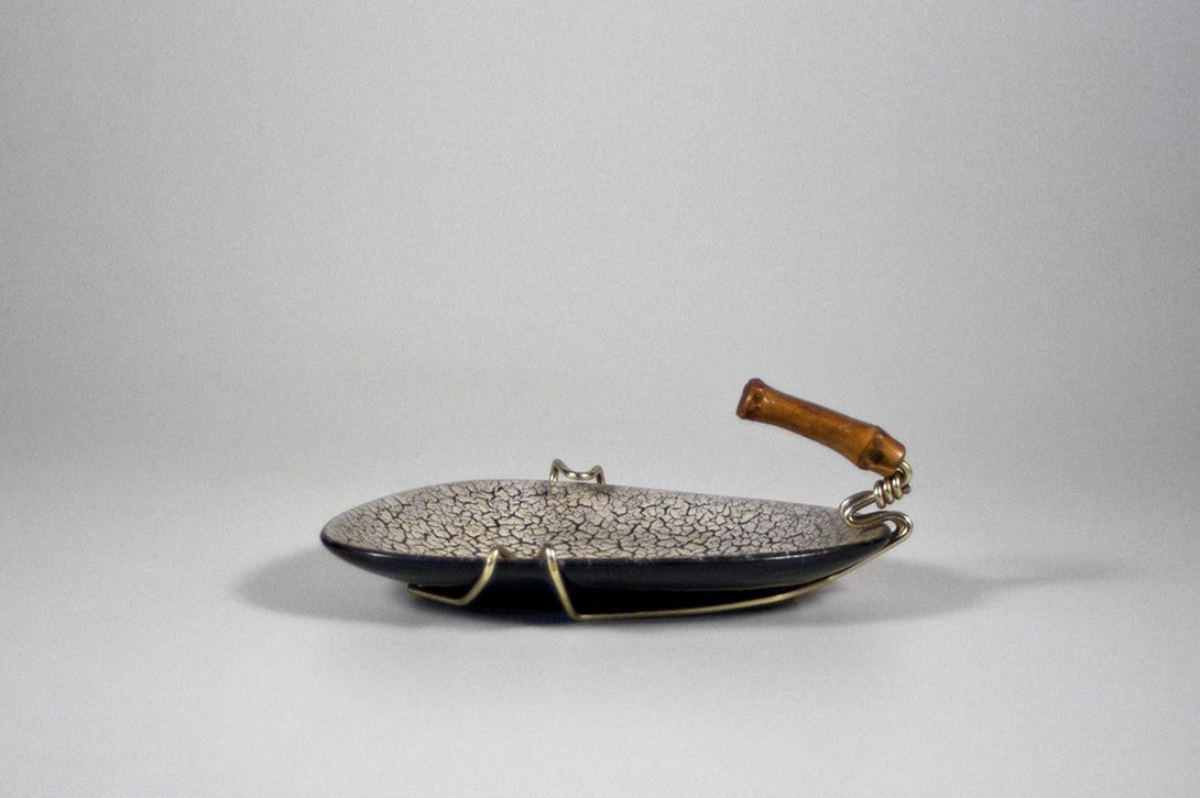 Foto Cracked Design Plate with Brass Bracket