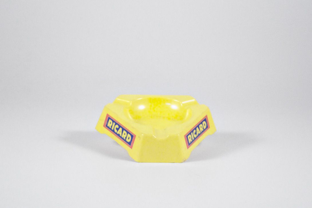 Foto Bright Yellow Ricard Ashtray