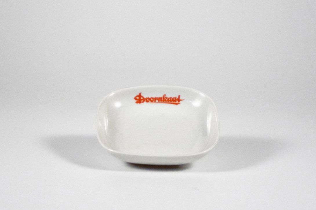 Foto Simple White Ashtray Doornkaat