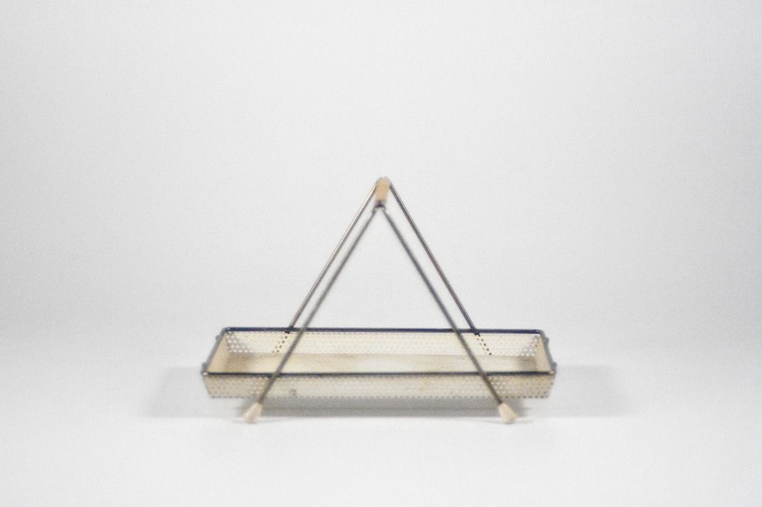 Foto White and Chrome Serving Tray