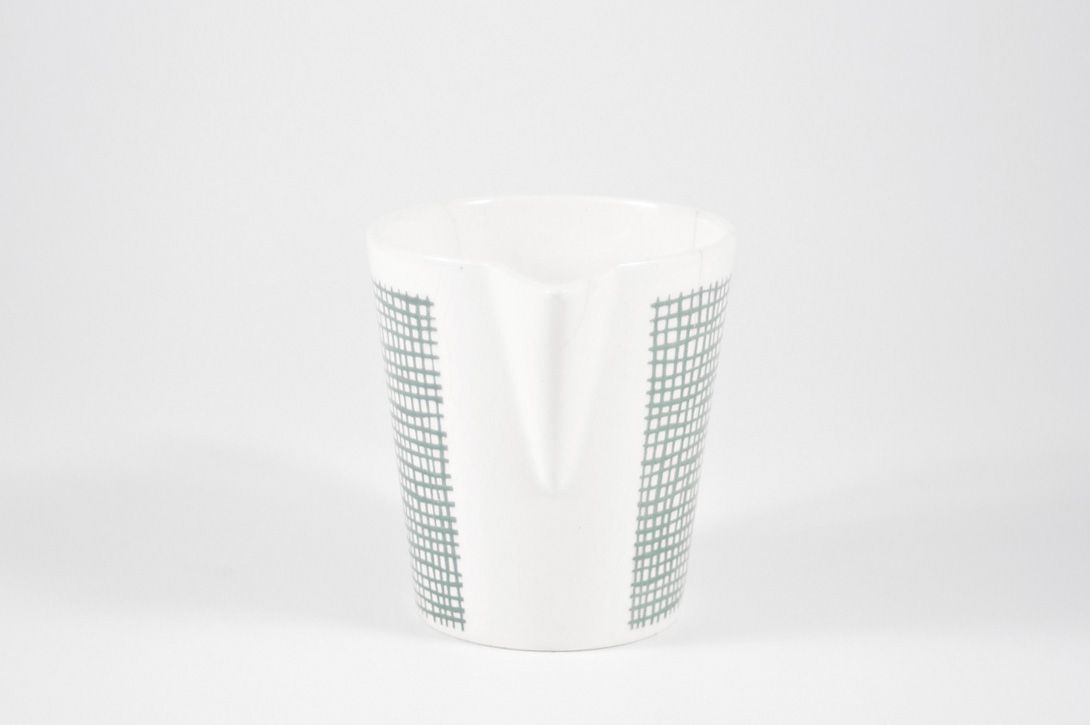 Foto White Jug with Teal Grid Design