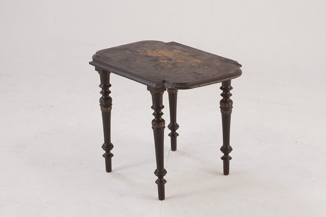 Foto High Two-Piece Wilhelminian Side Table with Flower Patterns 1895 h79x53x37