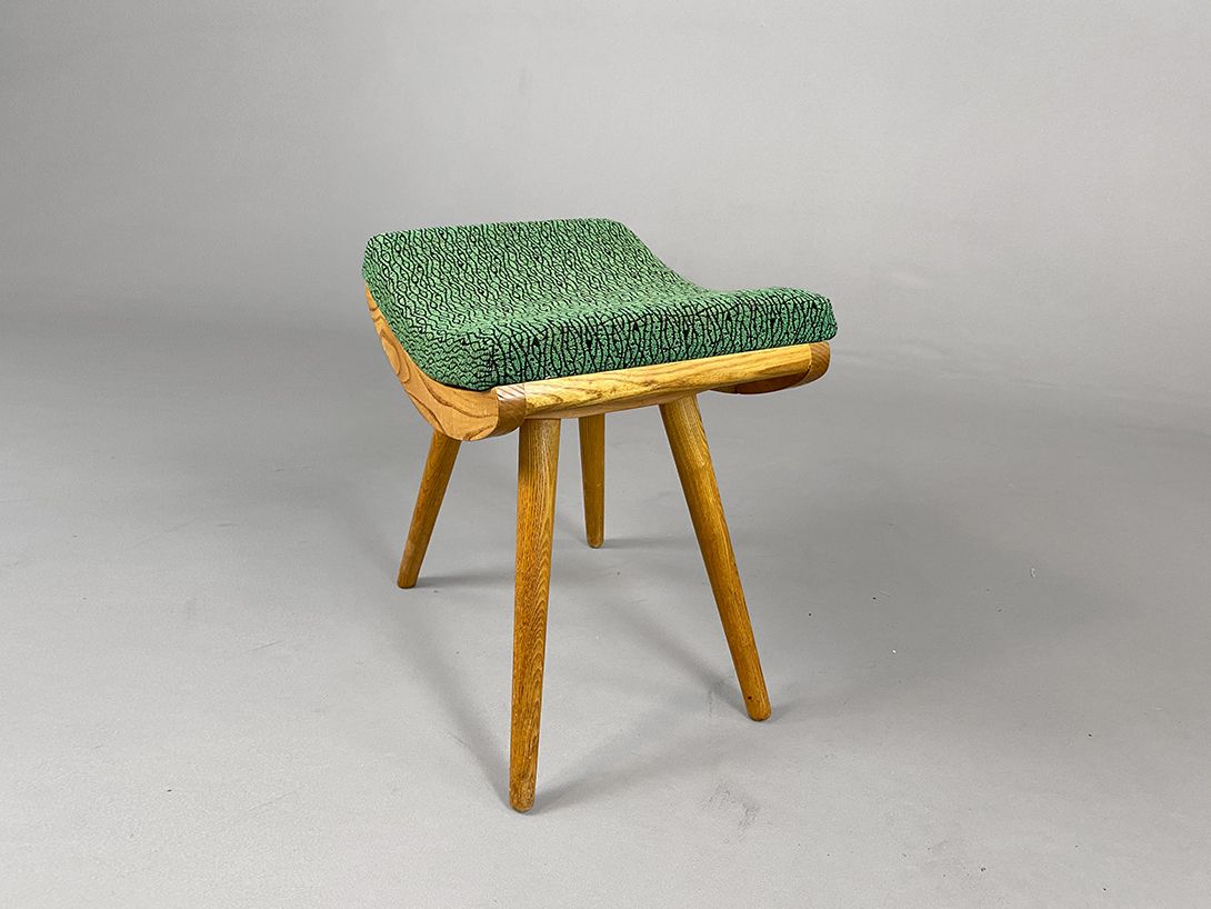 Foto Curved Stool with Green Upholstery