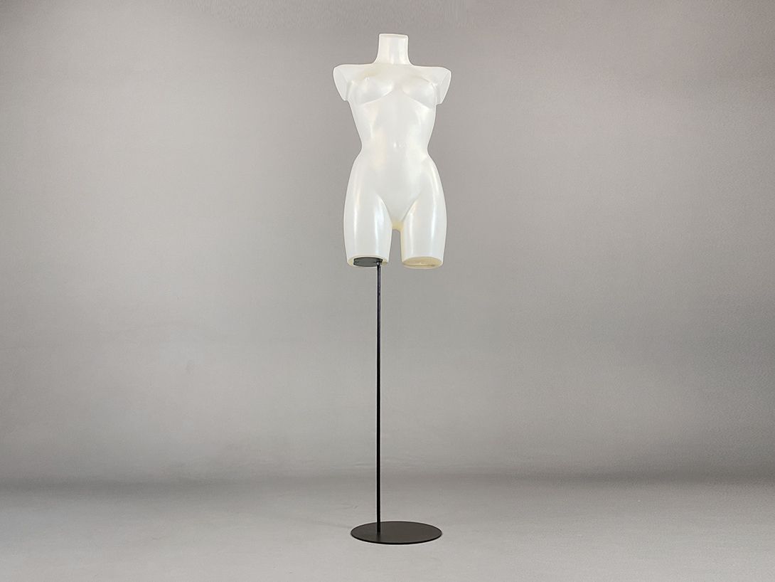 Foto Graceful White Model Window Bust Stand