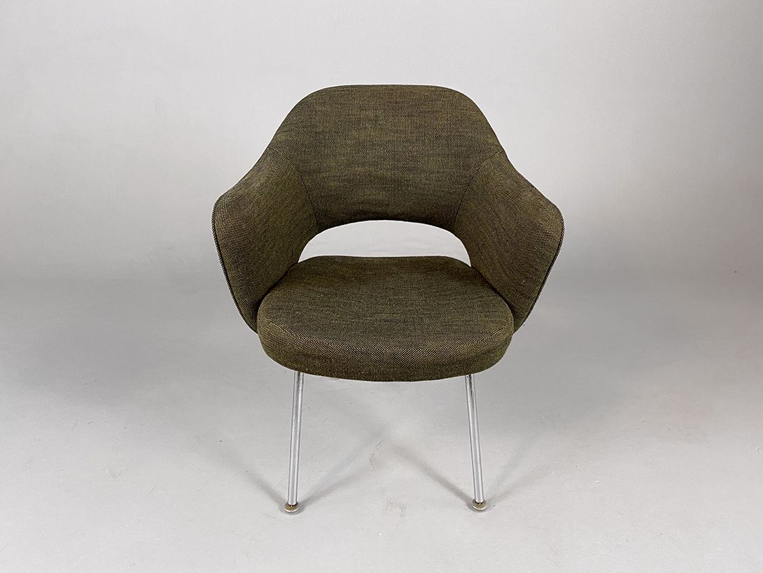 Foto Knoll Dark Brown Conference Armchair by Eero Saarinen