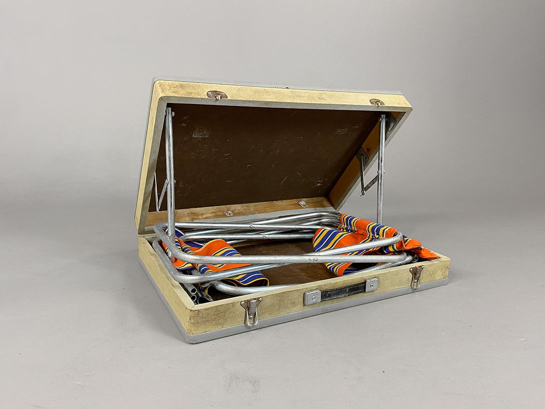 Foto Camping Case, Folds Out Into a Dining Set