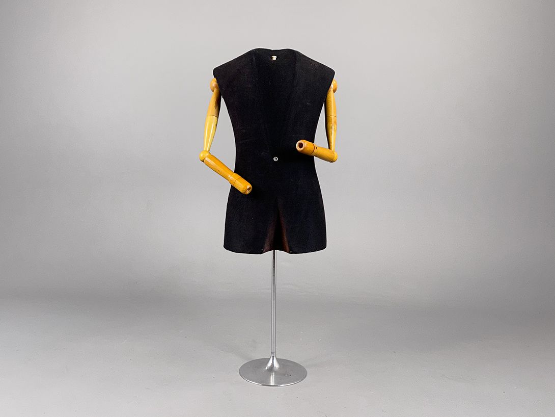 Foto Black Velvet Tailor Doll with adjustable Arms