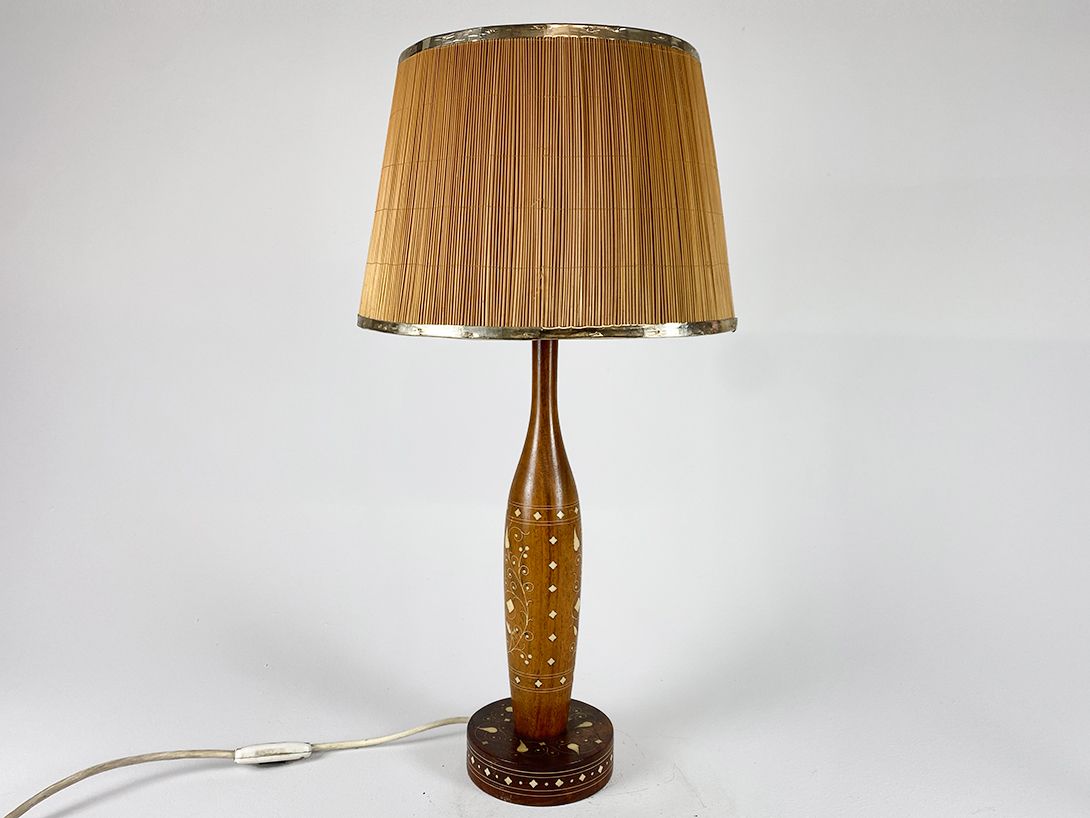 Foto Delicate Carved Wooden Desk Lamp h70 BE2