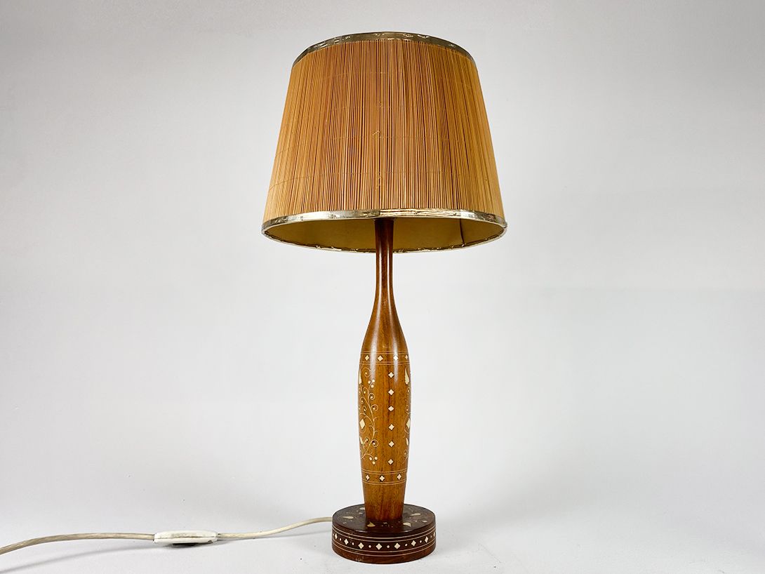 Foto Delicate Carved Wooden Desk Lamp h70 BE2