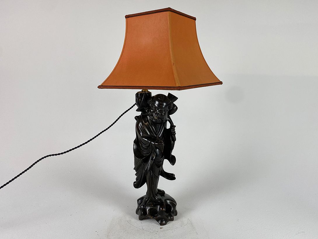 Foto Chinese Vase with Black Figurine and Pagoda Shade h60 //