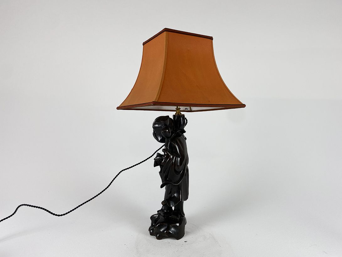 Foto Chinese Vase with Black Figurine and Pagoda Shade h60 //