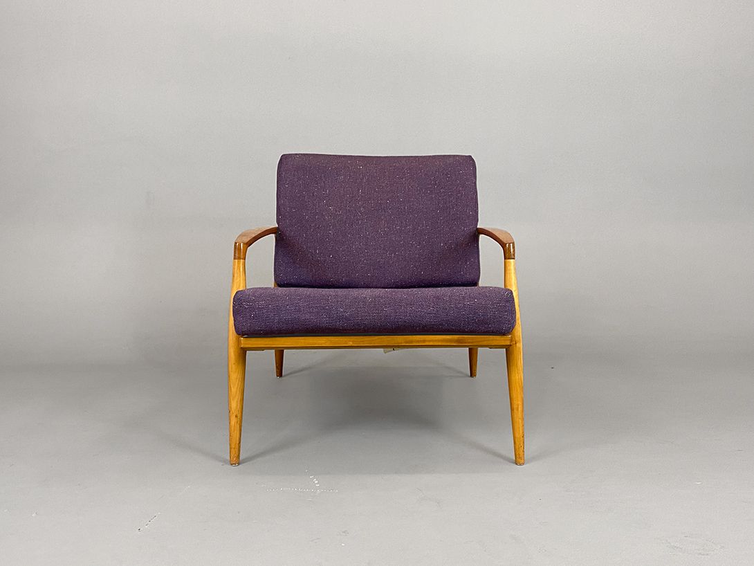 Foto Purple Midcentury Armchair
