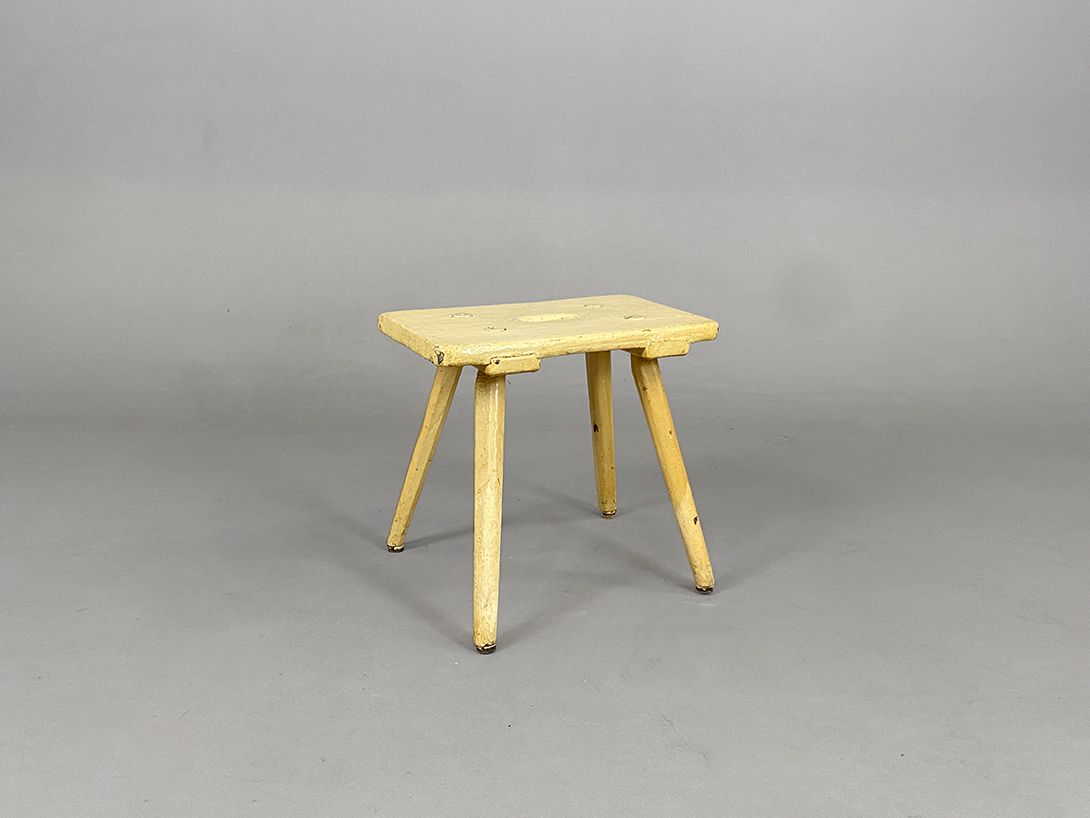 Foto Pastel Yellow Stool