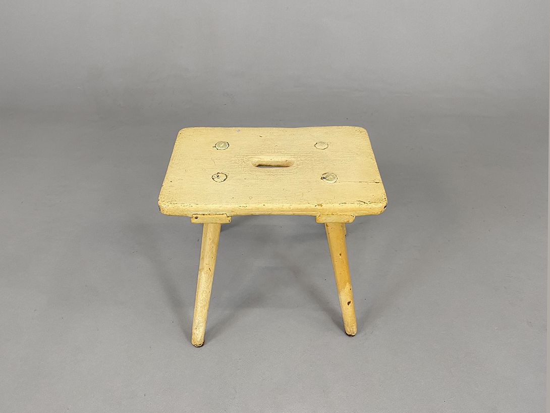 Foto Pastel Yellow Stool