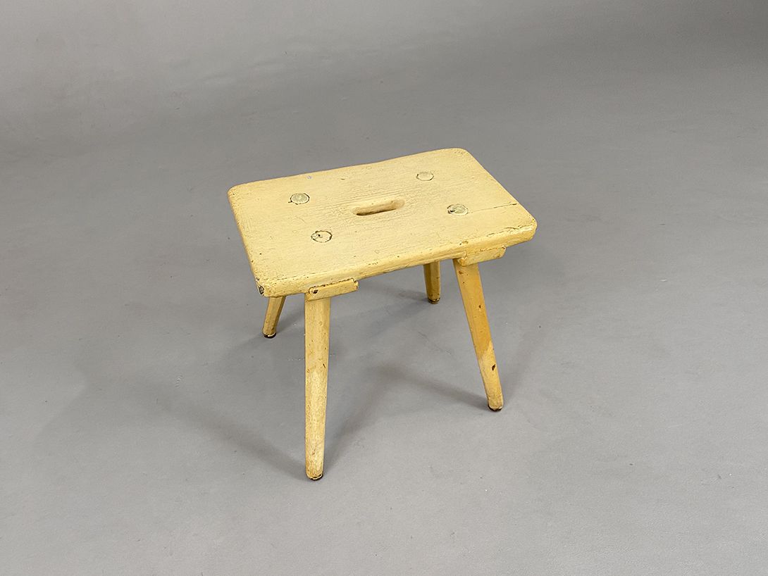 Foto Pastel Yellow Stool