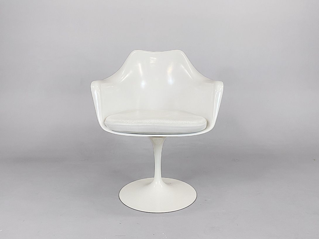 Foto Saarinen Swiveling Tulip Armchair
