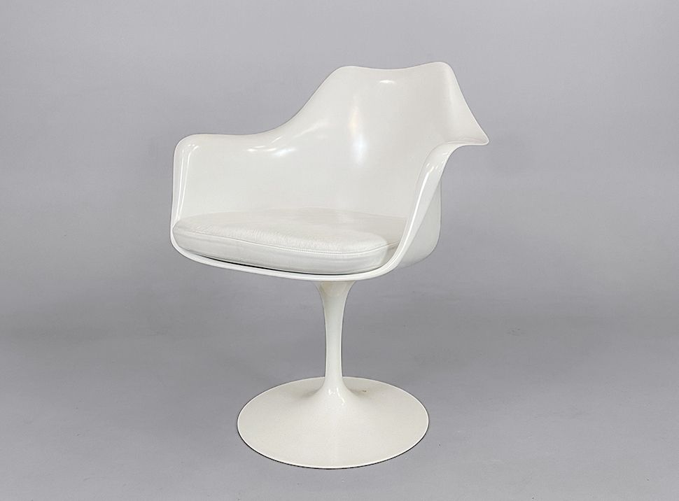 Foto Saarinen Swiveling Tulip Armchair