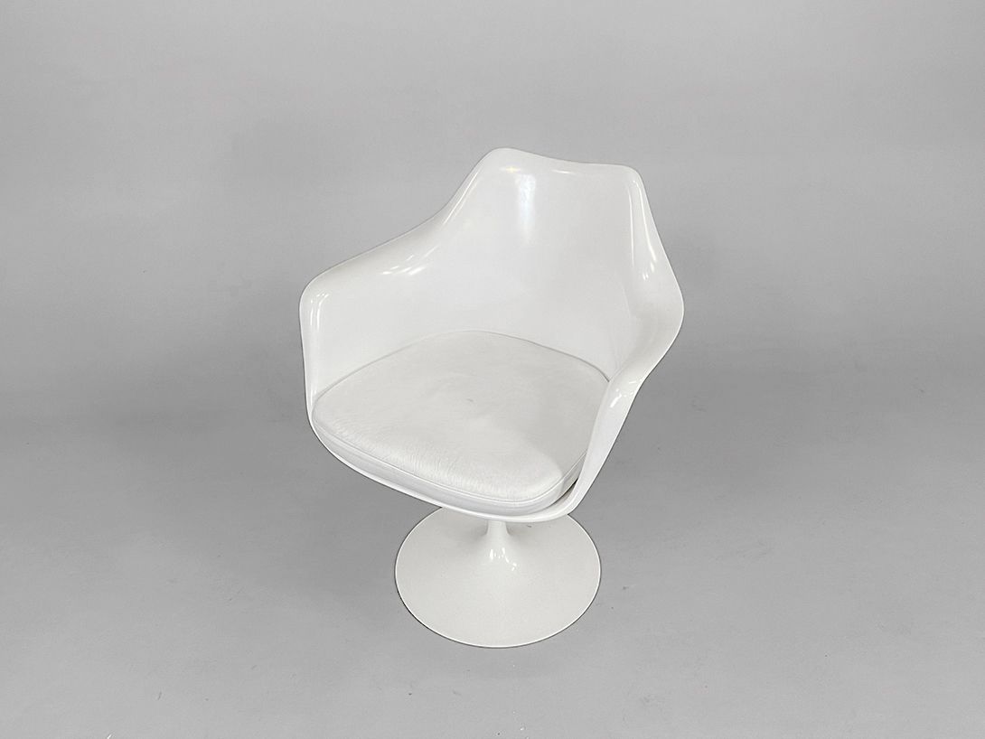 Foto Saarinen Swiveling Tulip Armchair