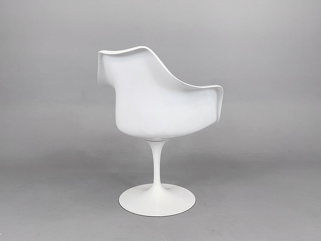 Foto Saarinen Swiveling Tulip Armchair