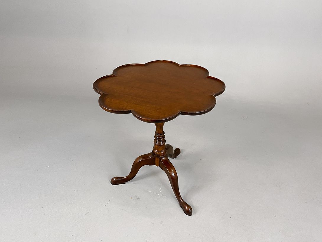 Foto Flower Shaped Side Table h72x68