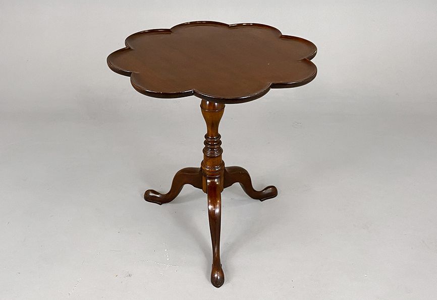 Foto Flower Shaped Side Table h72x68