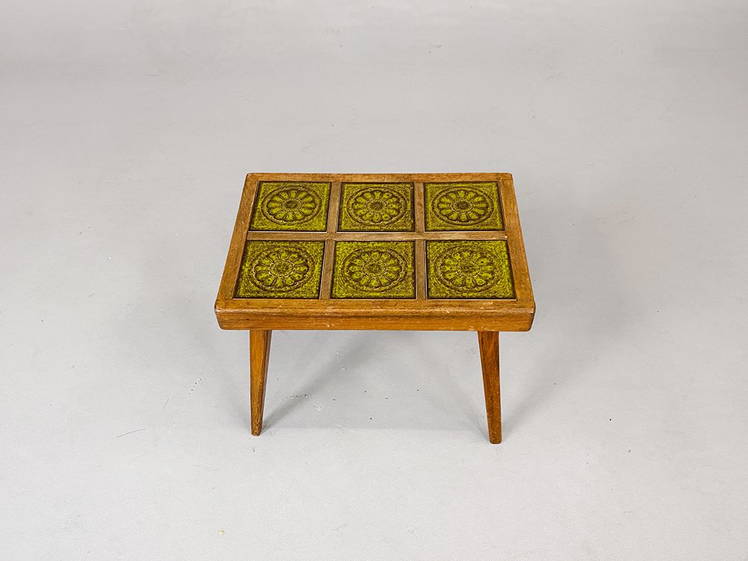 Foto Wooden Side Table with Moss Green Ornament Tiles h32x39x27