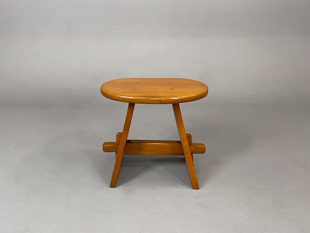 Foto Charming Tiny Wooden Stool h41x44x32