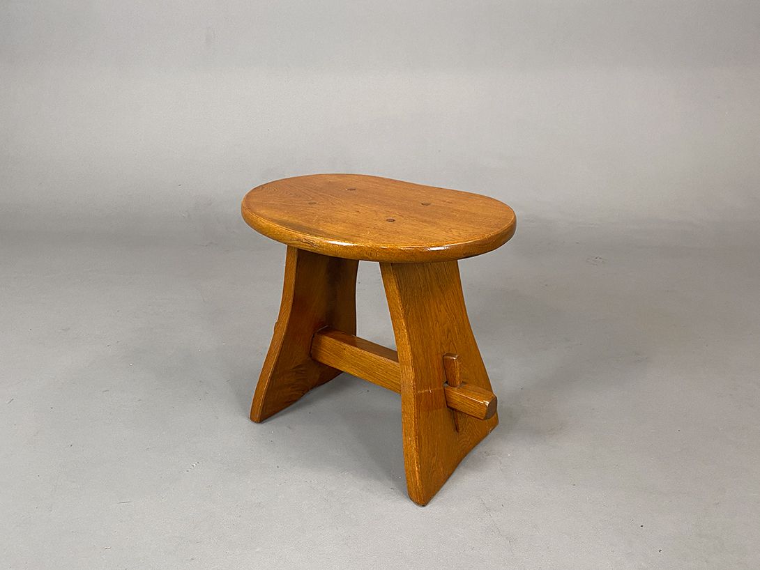 Foto Charming Tiny Wooden Stool h41x44x32